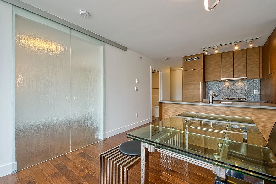 1104 565 Smithe Street