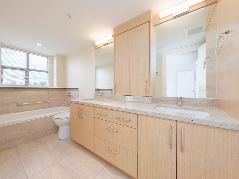 802 2108 W 38th Avenue