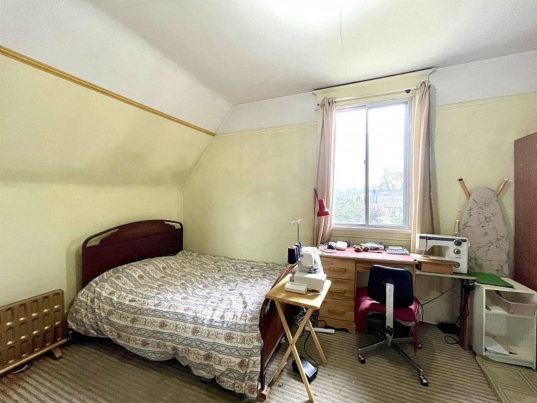 2250 E Pender Street