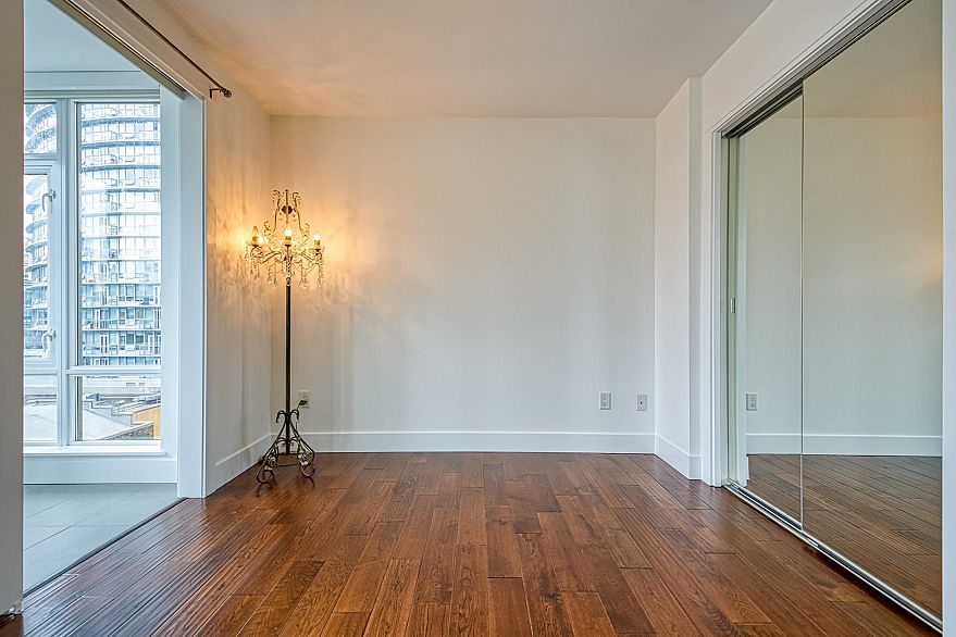 1104 565 Smithe Street