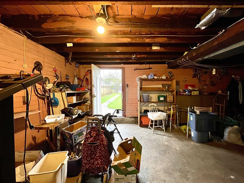 2250 E Pender Street