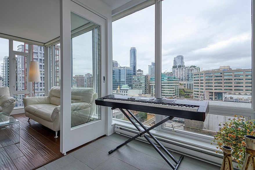 1104 565 Smithe Street