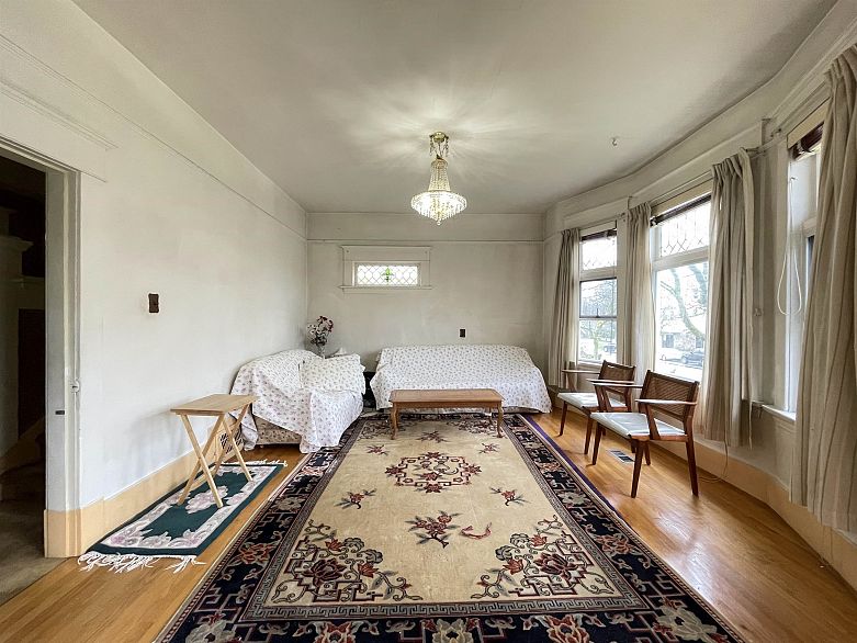 2250 E Pender Street