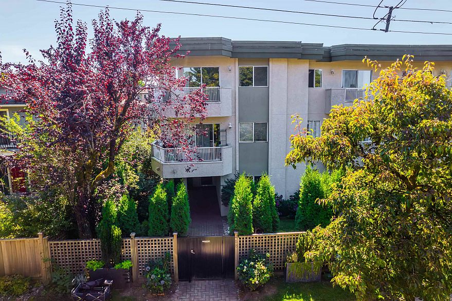 301 458 E 43rd Avenue