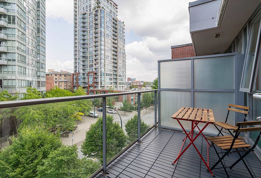 517 618 Abbott Street