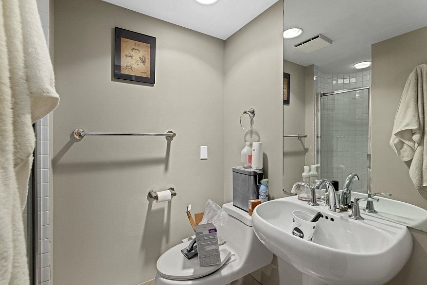 2005 1000 Beach Avenue