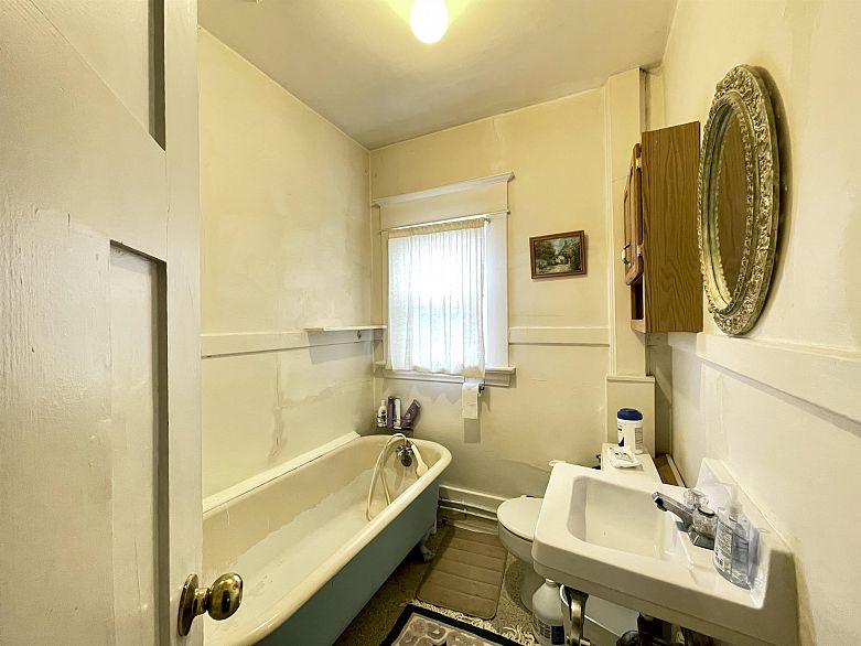 2250 E Pender Street