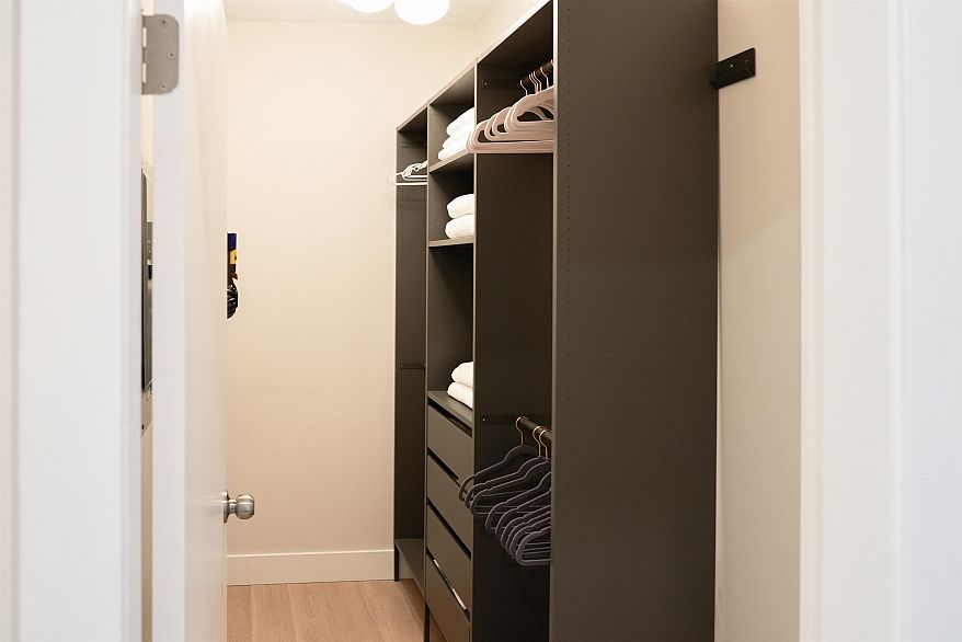 2909 1239 W Georgia Street