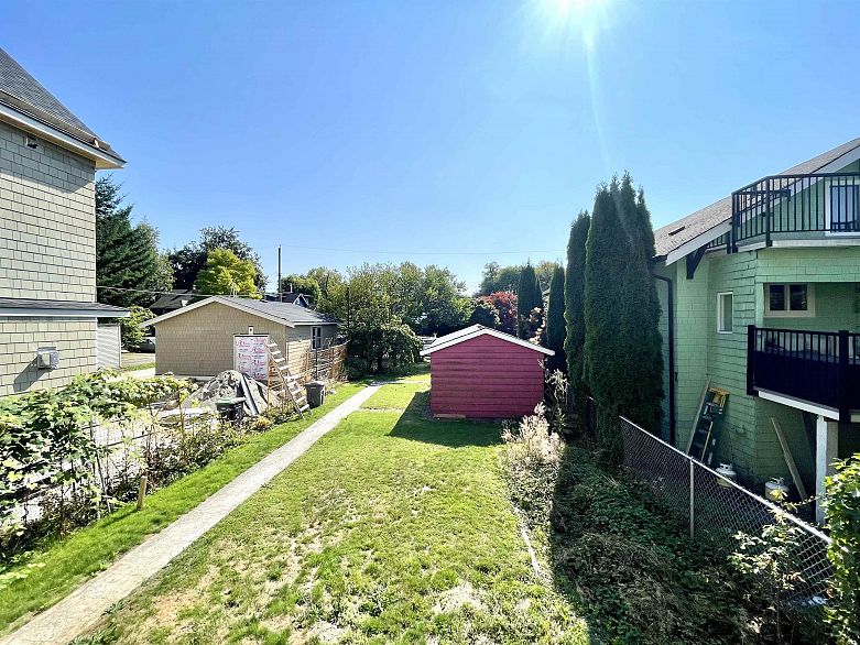 2250 E Pender Street