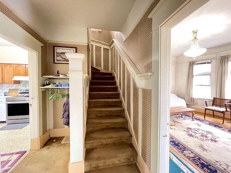 2250 E Pender Street