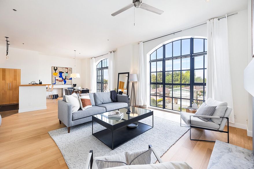 202 4590 Earles Street