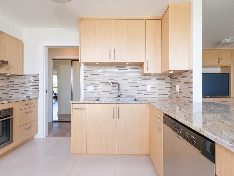 802 2108 W 38th Avenue