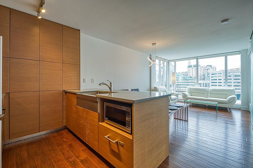 1104 565 Smithe Street