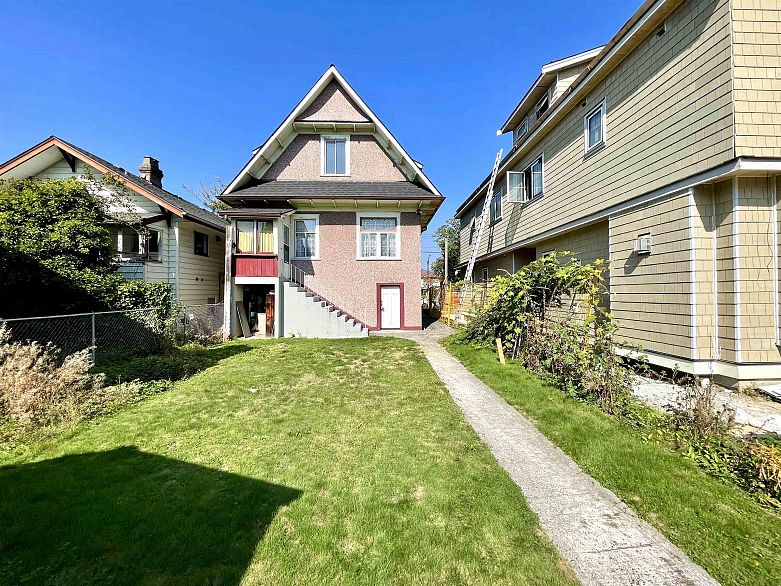 2250 E Pender Street