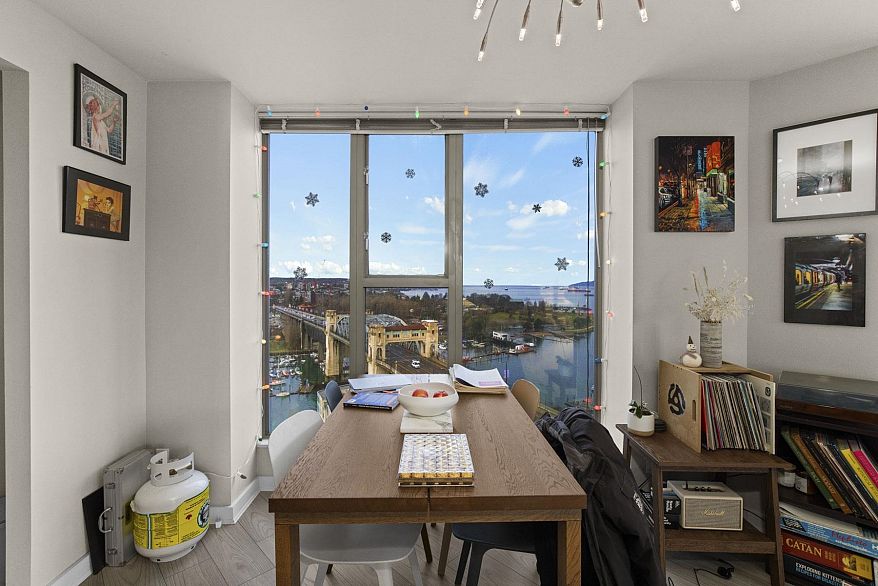 2005 1000 Beach Avenue