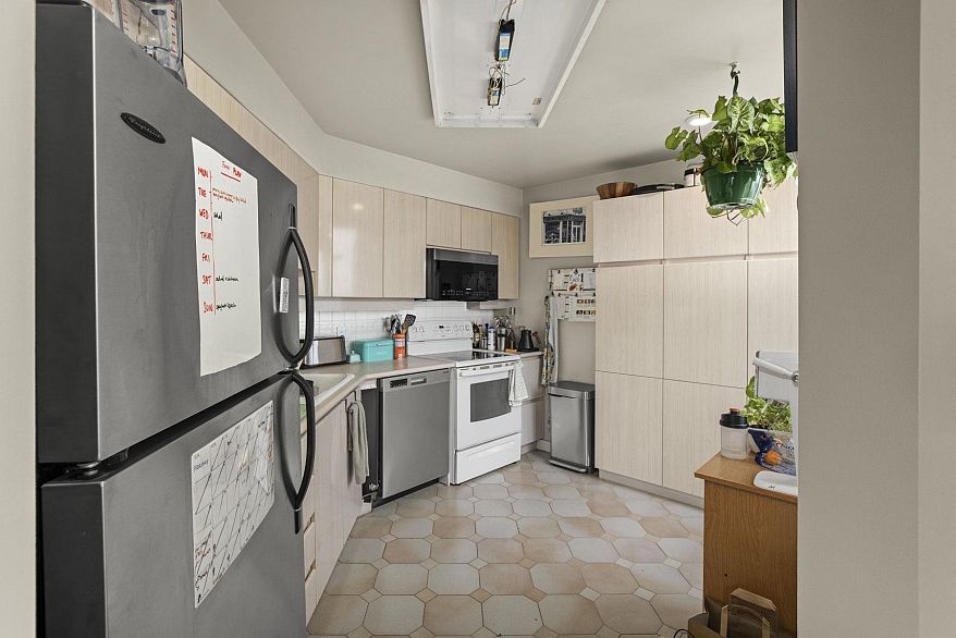 2005 1000 Beach Avenue