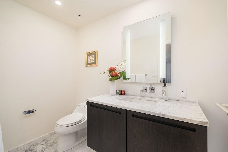 4102 1011 W Cordova Street