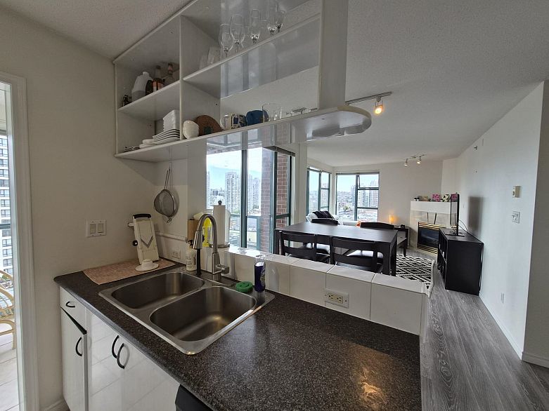 1707 939 Homer Street