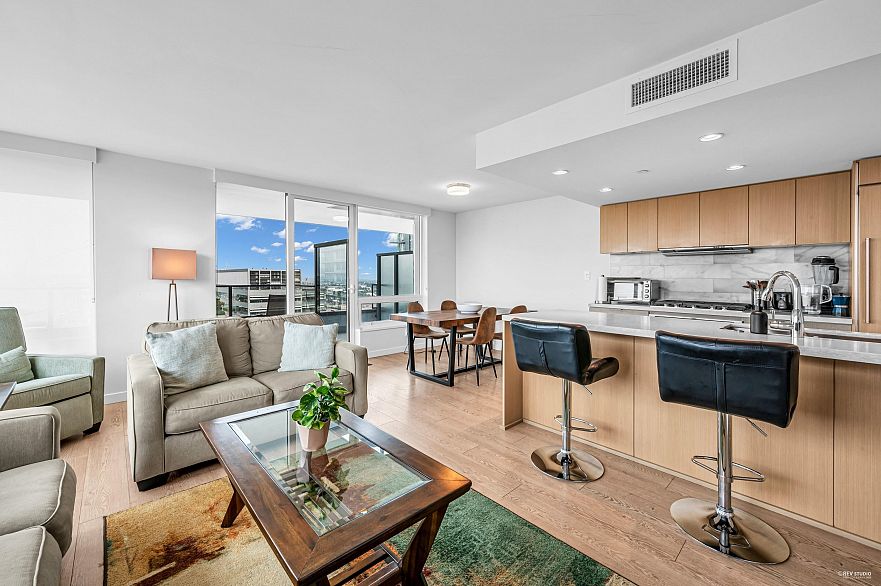 2504 8189 Cambie Street