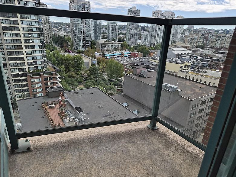 1707 939 Homer Street