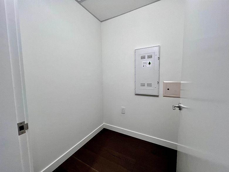 210 5168 Cambie Street