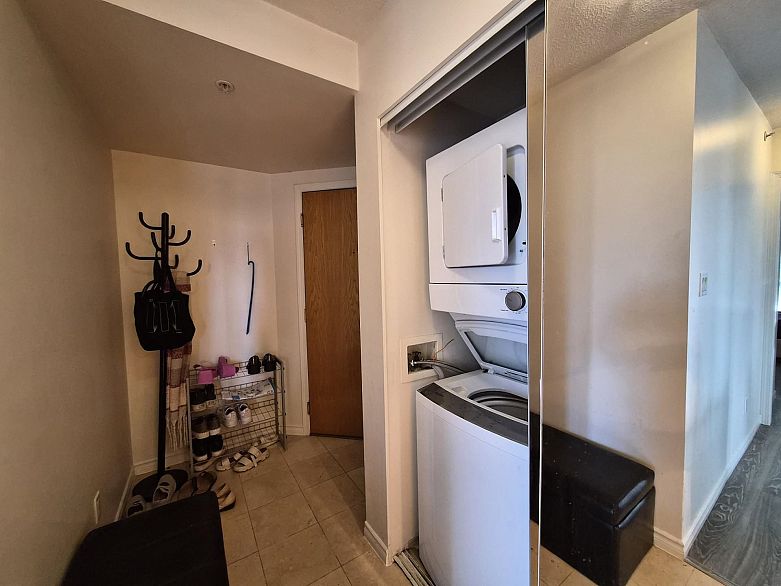 1707 939 Homer Street