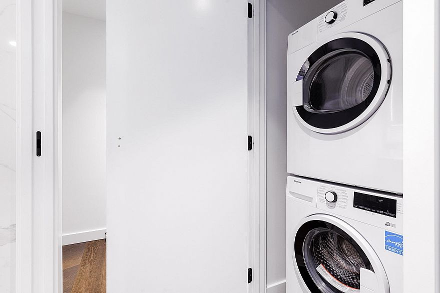 1201 620 Cardero Street