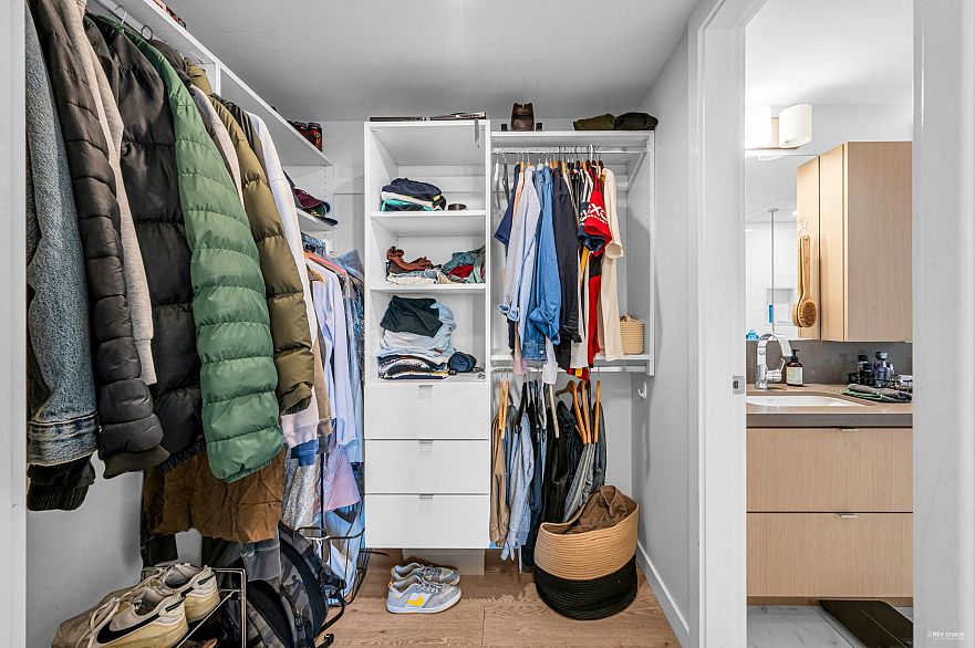 2504 8189 Cambie Street