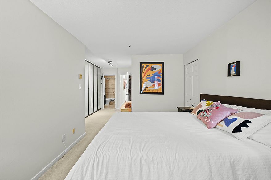 201 1868 W 8th Avenue