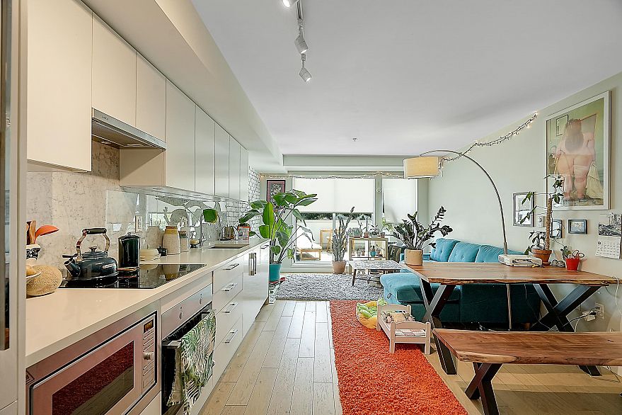 210 2508 Fraser Street