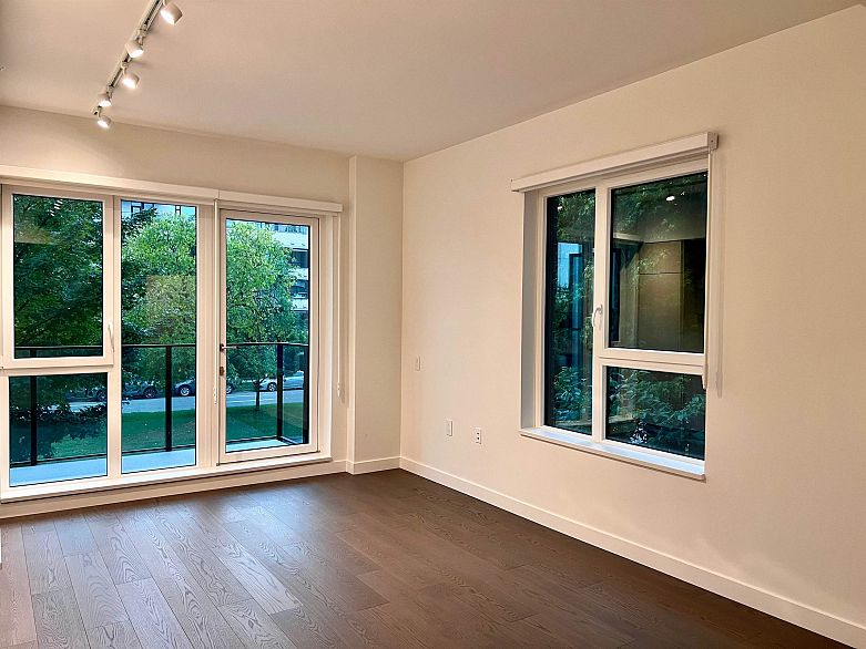 210 5168 Cambie Street