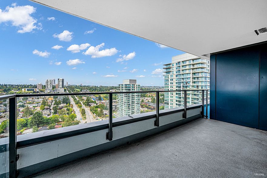 2504 8189 Cambie Street