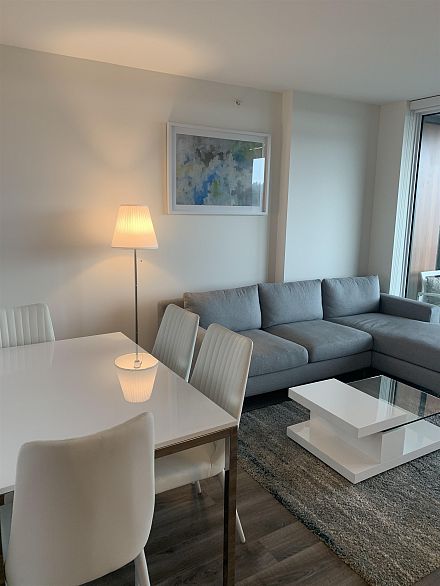 1206 285 E 10th Avenue