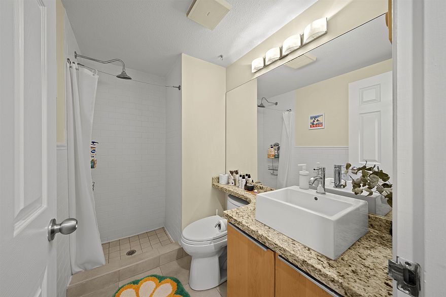 201 1868 W 8th Avenue