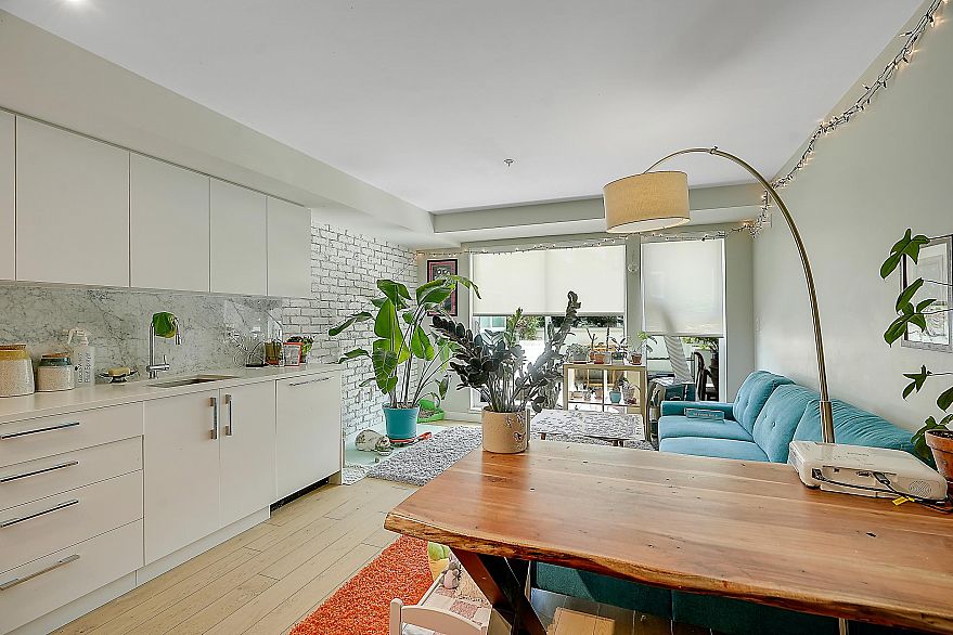 210 2508 Fraser Street