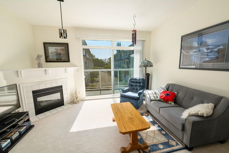 3058 E Kent Avenue South