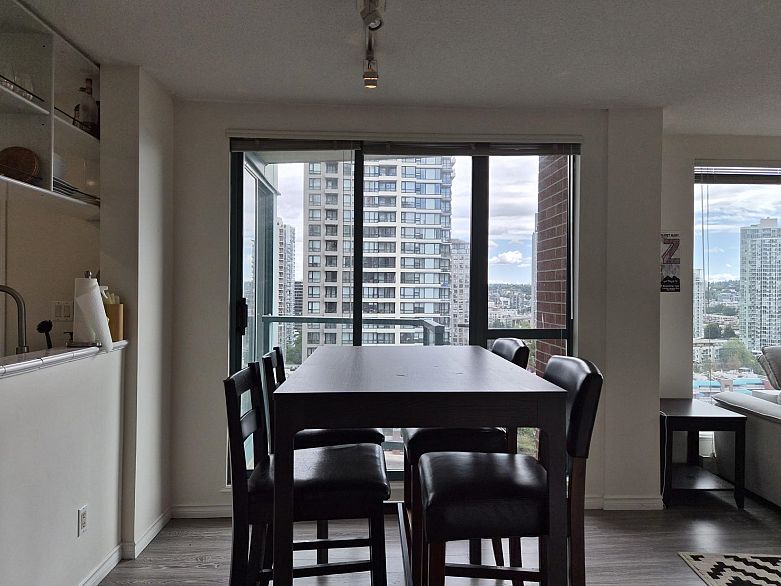 1707 939 Homer Street