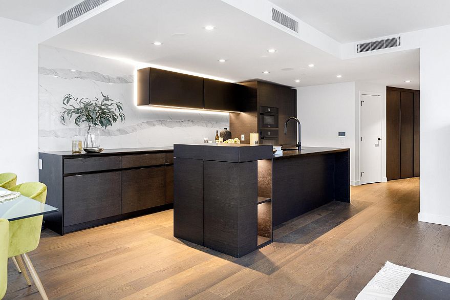 1201 620 Cardero Street