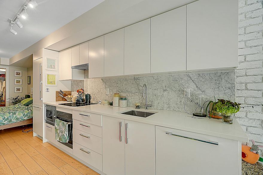 210 2508 Fraser Street