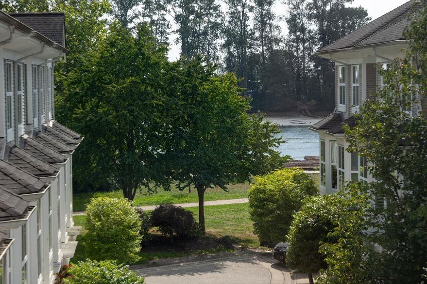 3058 E Kent Avenue South