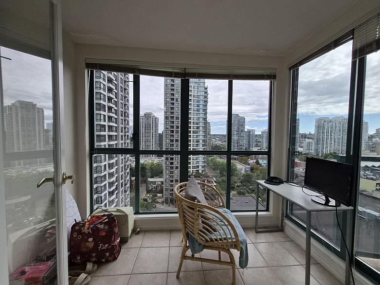 1707 939 Homer Street