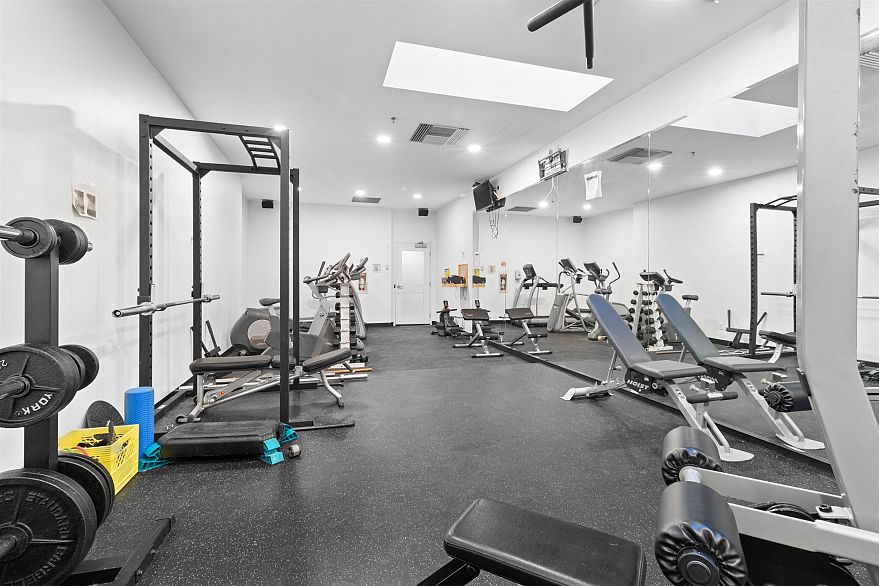 902 168 Powell Street