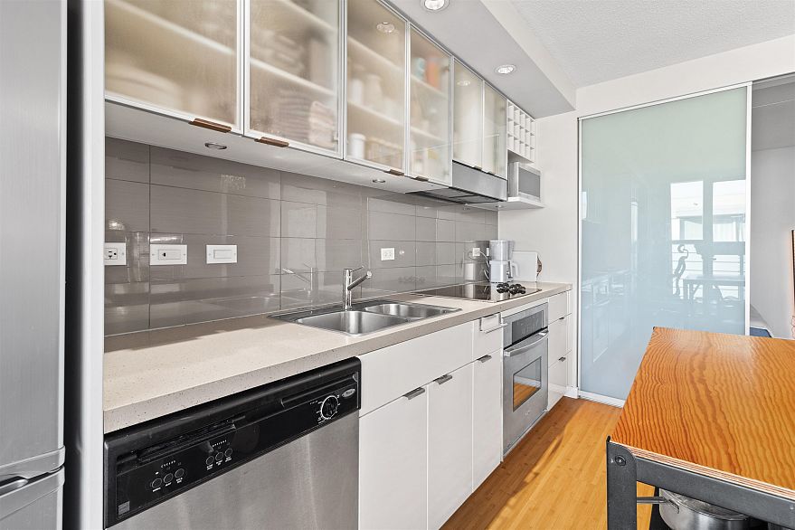 902 168 Powell Street