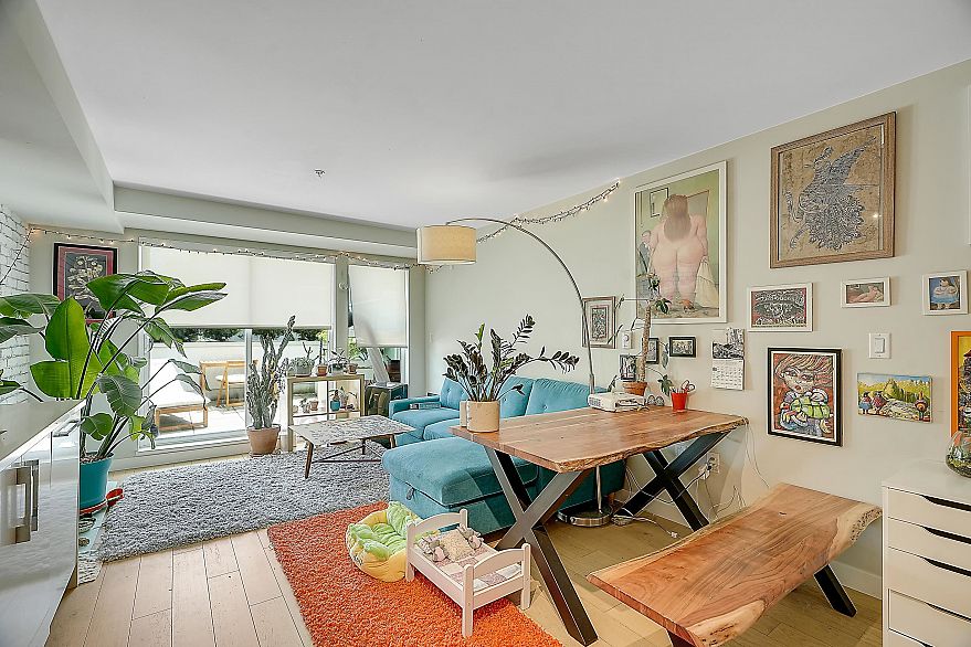 210 2508 Fraser Street