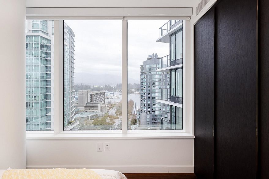 1201 620 Cardero Street