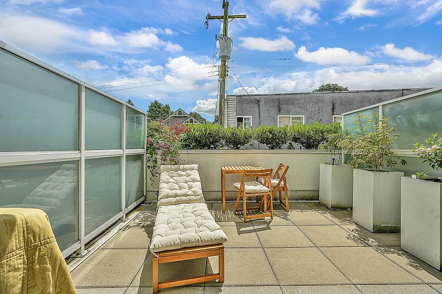 210 2508 Fraser Street