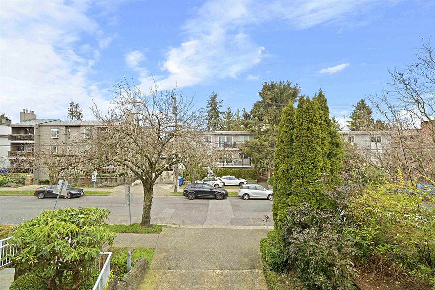 201 1868 W 8th Avenue