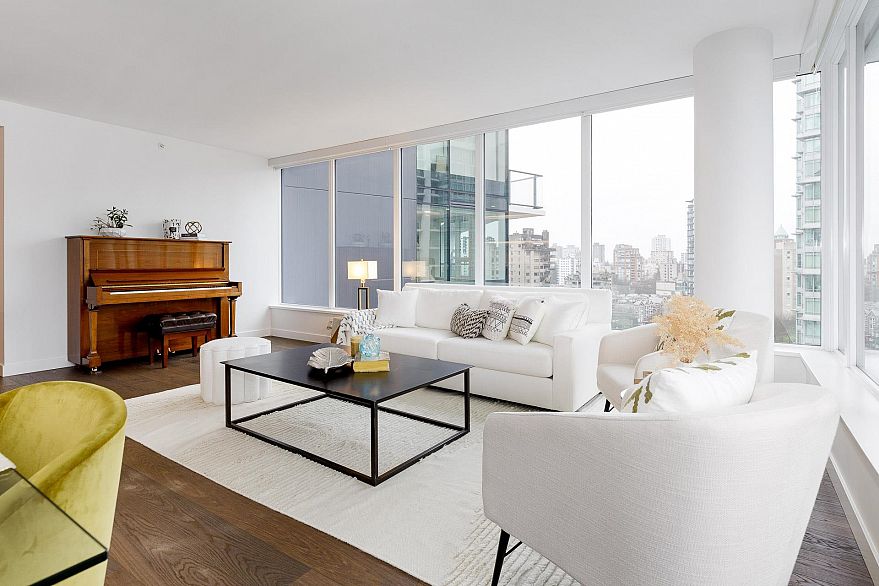 1201 620 Cardero Street