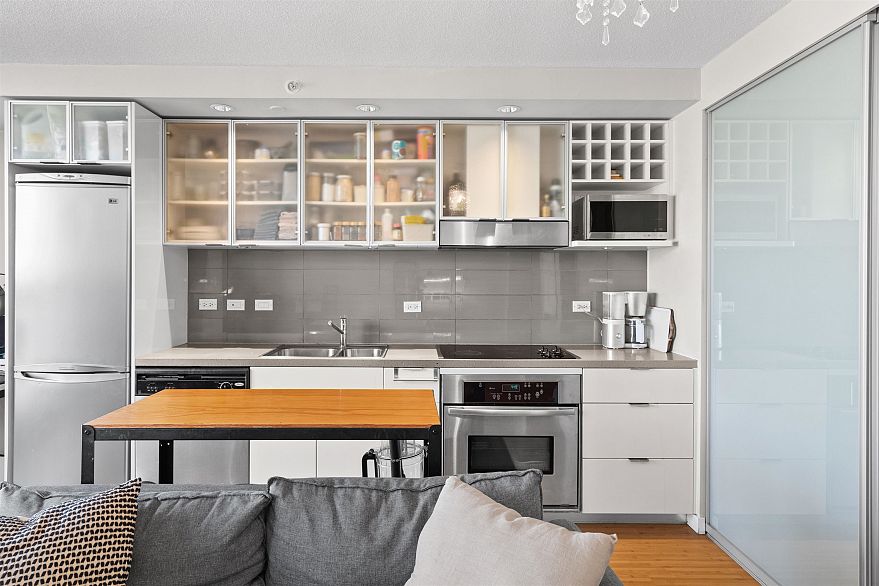 902 168 Powell Street