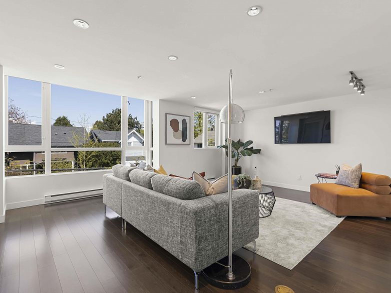 215 1961 Collingwood Street